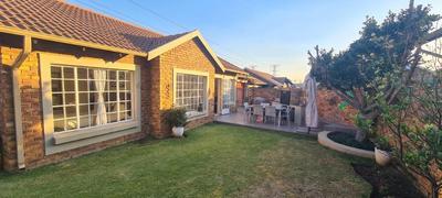 Townhouse For Sale in Greenstone Hill, Edenvale